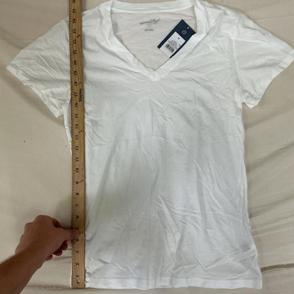 Universal Thread White V-Neck Tee – Women's Medium – NWT 🤍 - Picture 4 of 6